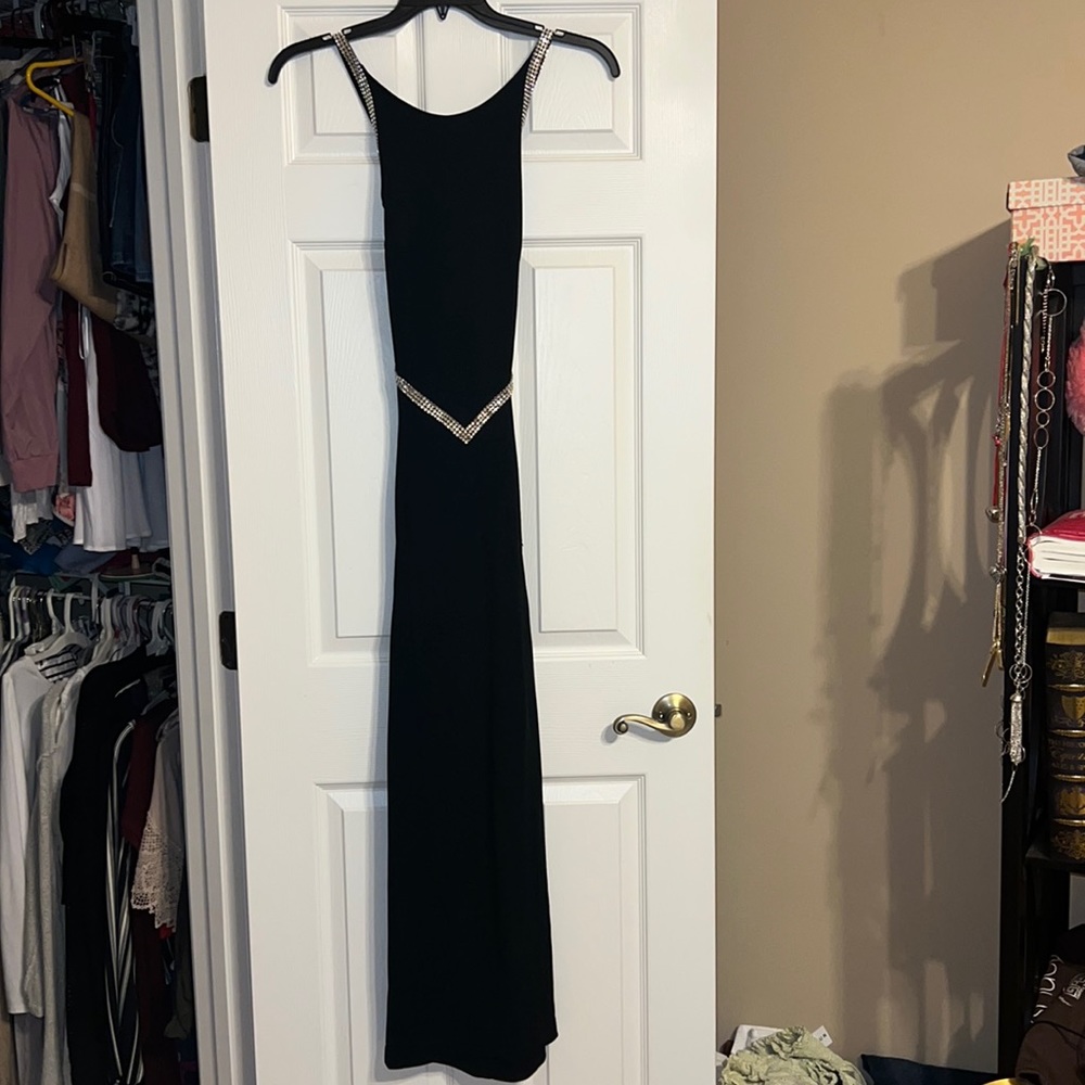 Gorgeous cocktail/black tie event dress! Size Large (I believe med/large).